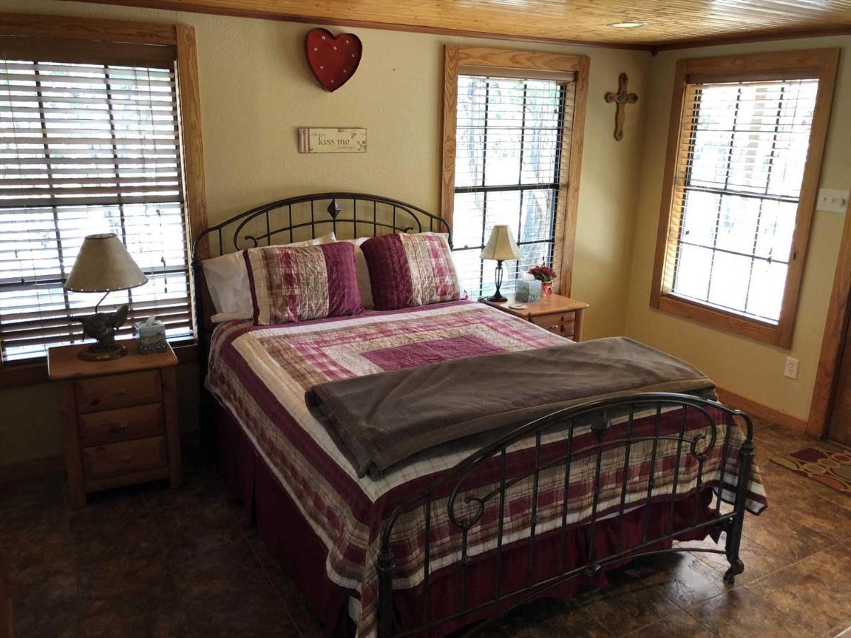Rockin' B Ranch Love Shack Pipe Creek Exteriör bild
